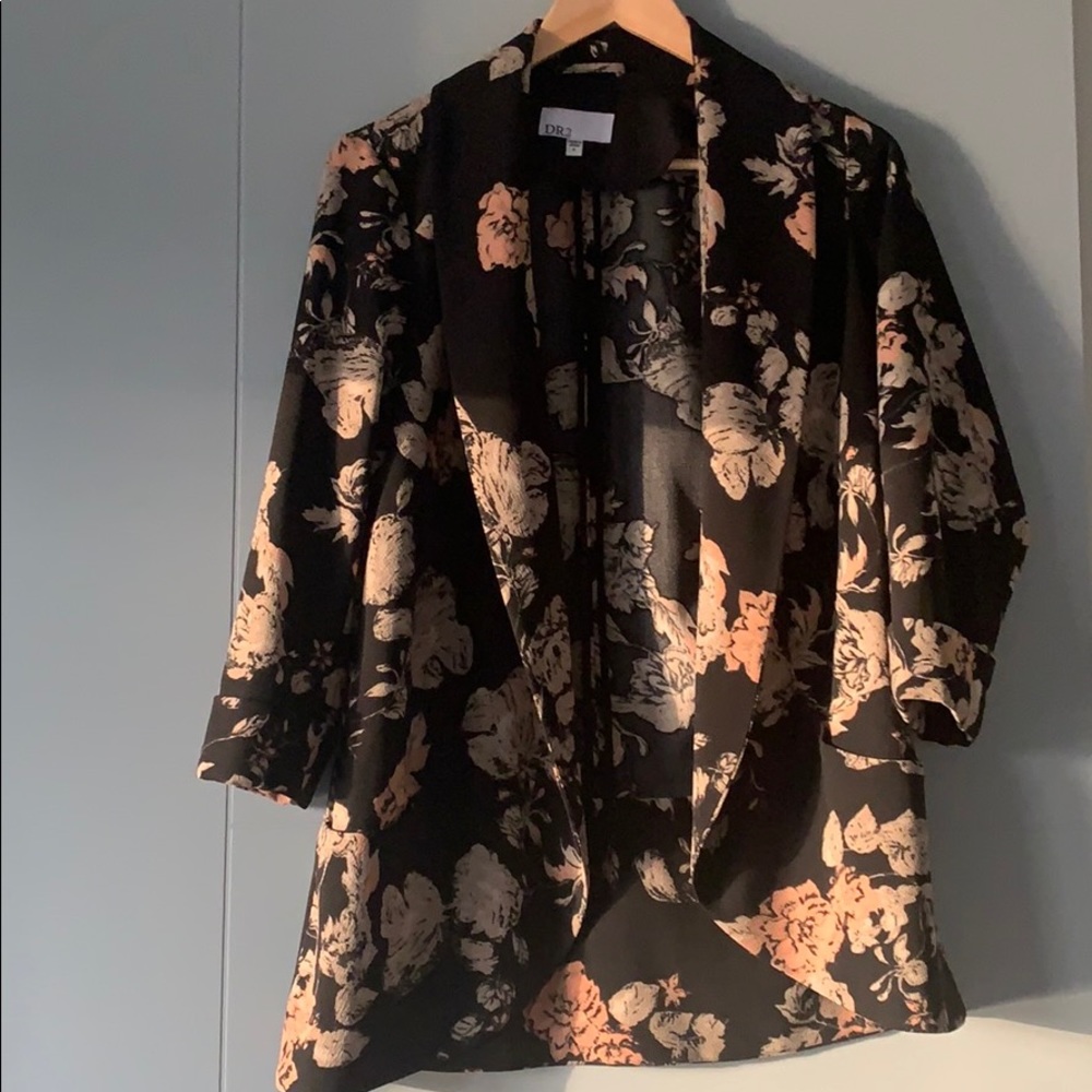Light floral boyfriend-style blazer